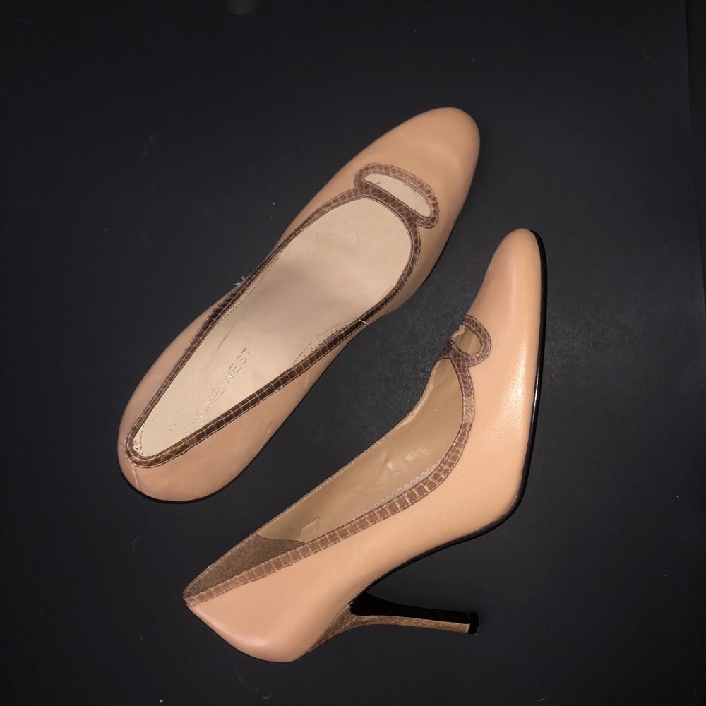 Nine west rounded toe pumps